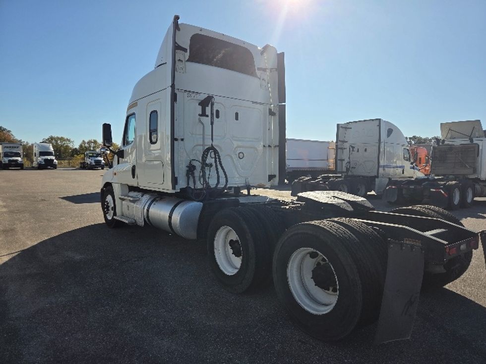 Sleeper Tractor-Heavy Duty Tractors-Freightliner-2019-Cascadia 12564ST-Mobile-AL-293,421\n\t\tmiles-$ 58,000 - Image 5