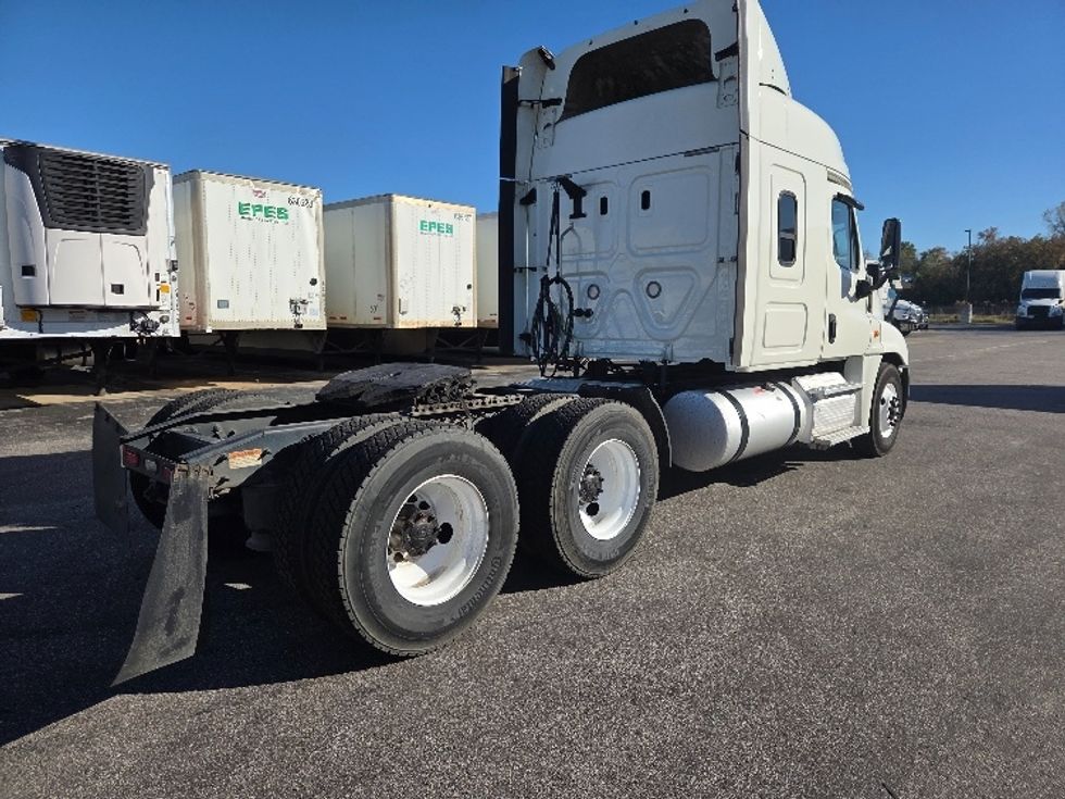 Sleeper Tractor-Heavy Duty Tractors-Freightliner-2019-Cascadia 12564ST-Mobile-AL-293,421\n\t\tmiles-$ 58,000 - Image 7