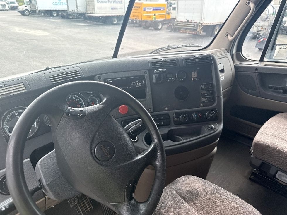 Sleeper Tractor-Heavy Duty Tractors-Freightliner-2019-Cascadia 12564ST-Mobile-AL-476,607\n\t\tmiles-$ 53,000 - Image 10