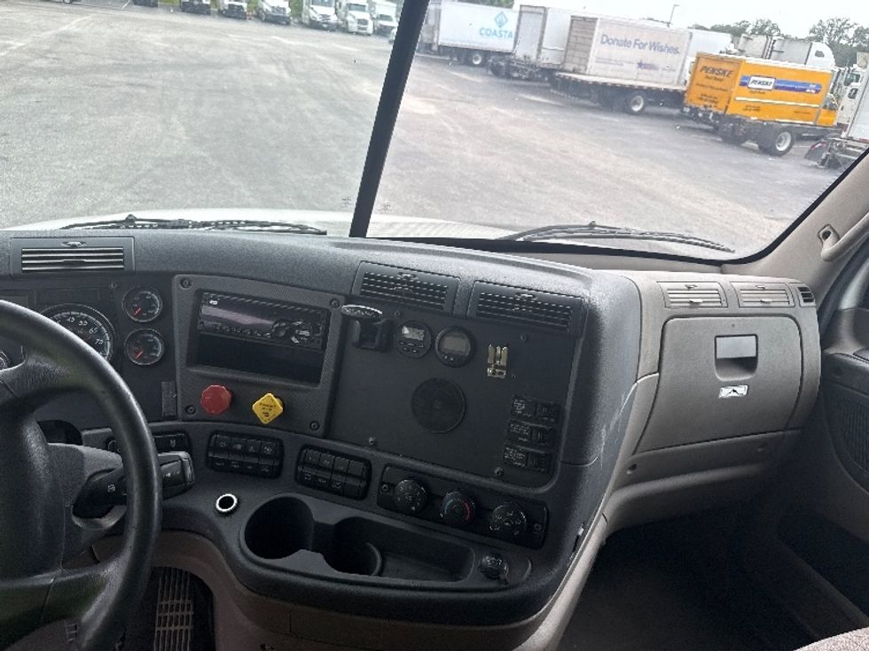 Sleeper Tractor-Heavy Duty Tractors-Freightliner-2019-Cascadia 12564ST-Mobile-AL-476,607\n\t\tmiles-$ 53,000 - Image 12