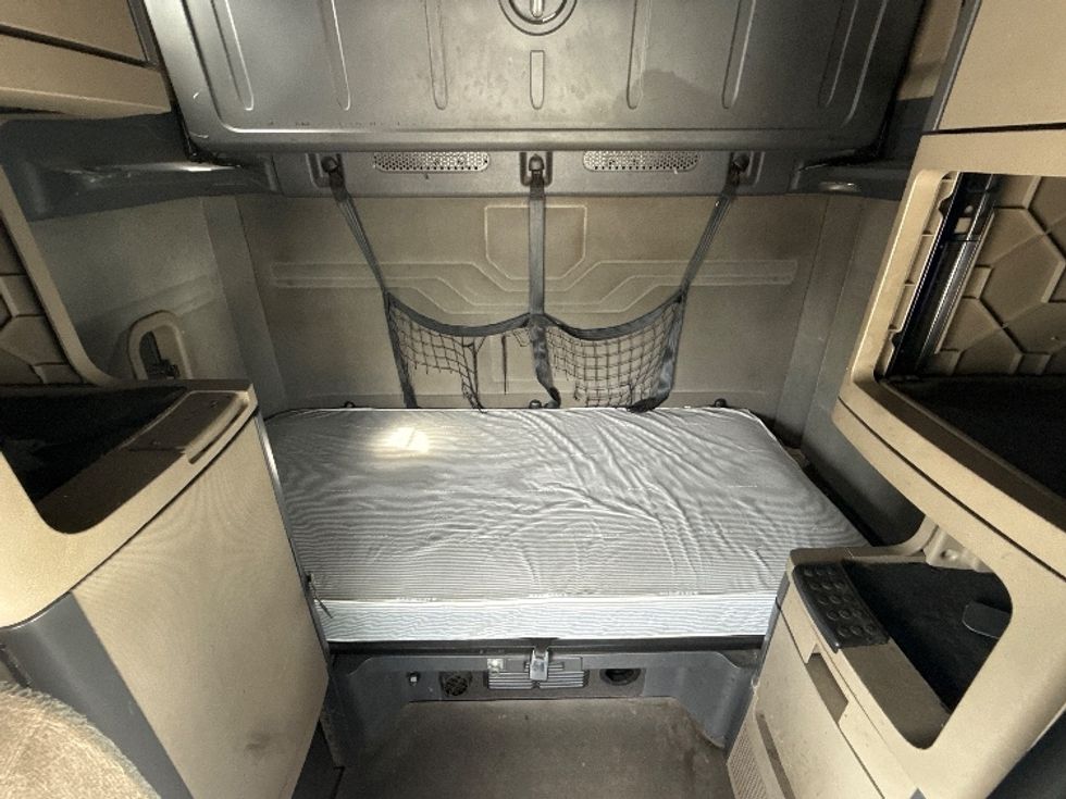 Sleeper Tractor-Heavy Duty Tractors-Freightliner-2019-Cascadia 12564ST-Mobile-AL-476,607\n\t\tmiles-$ 53,000 - Image 16