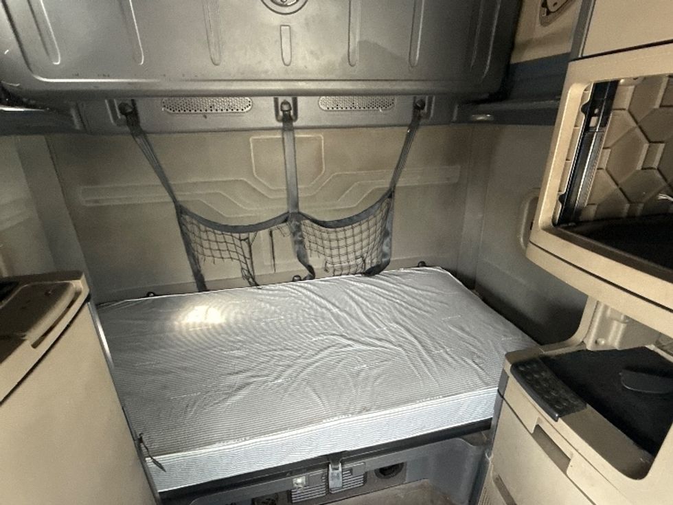 Sleeper Tractor-Heavy Duty Tractors-Freightliner-2019-Cascadia 12564ST-Mobile-AL-476,607\n\t\tmiles-$ 53,000 - Image 17