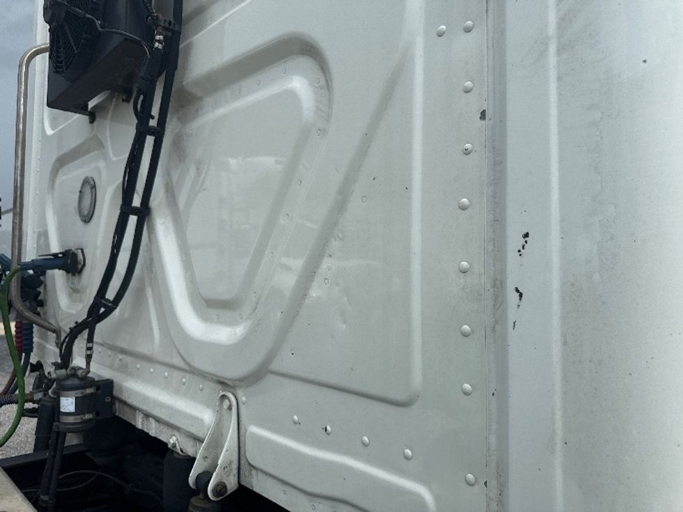 Sleeper Tractor-Heavy Duty Tractors-Freightliner-2019-Cascadia 12564ST-Mobile-AL-476,607\n\t\tmiles-$ 53,000 - Image 24