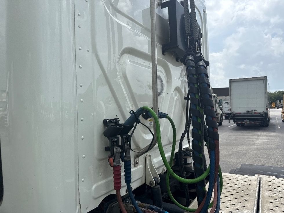 Sleeper Tractor-Heavy Duty Tractors-Freightliner-2019-Cascadia 12564ST-Mobile-AL-476,607\n\t\tmiles-$ 53,000 - Image 29