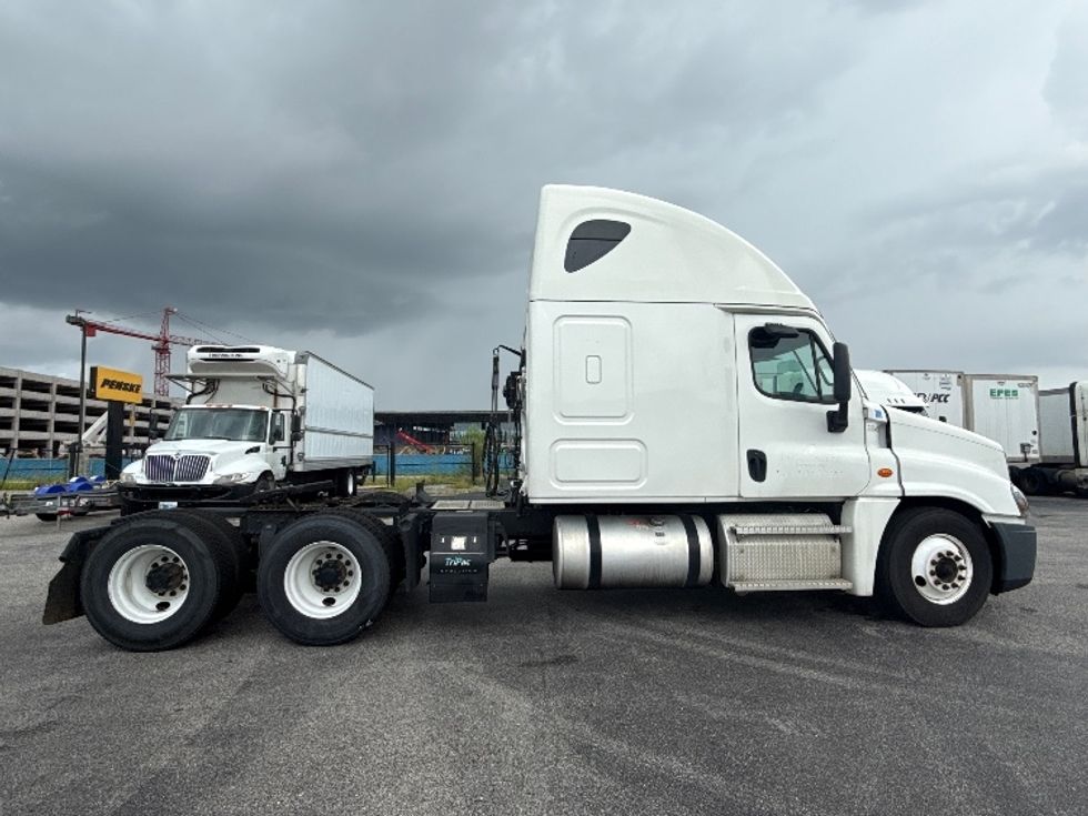 Sleeper Tractor-Heavy Duty Tractors-Freightliner-2019-Cascadia 12564ST-Mobile-AL-476,607\n\t\tmiles-$ 53,000 - Image 8