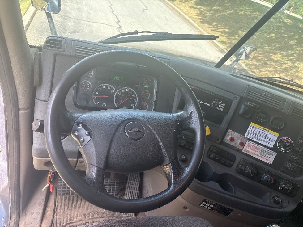 Sleeper Tractor-Heavy Duty Tractors-Freightliner-2019-Cascadia 12564ST-Montgomery-NY-256,296\n\t\tmiles-$ 68,750 - Image 11