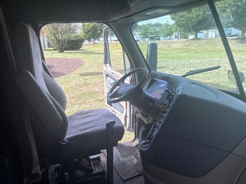 Sleeper Tractor-Heavy Duty Tractors-Freightliner-2019-Cascadia 12564ST-Montgomery-NY-256,296\n\t\tmiles-$ 68,750 - Image 15