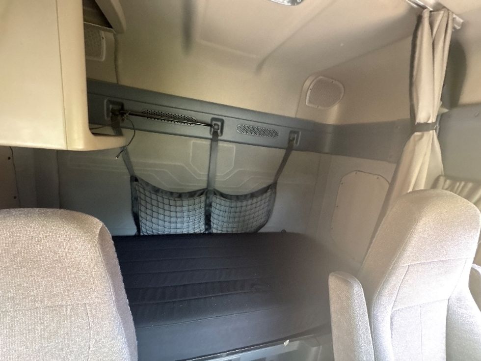 Sleeper Tractor-Heavy Duty Tractors-Freightliner-2019-Cascadia 12564ST-Montgomery-NY-256,296\n\t\tmiles-$ 68,750 - Image 16