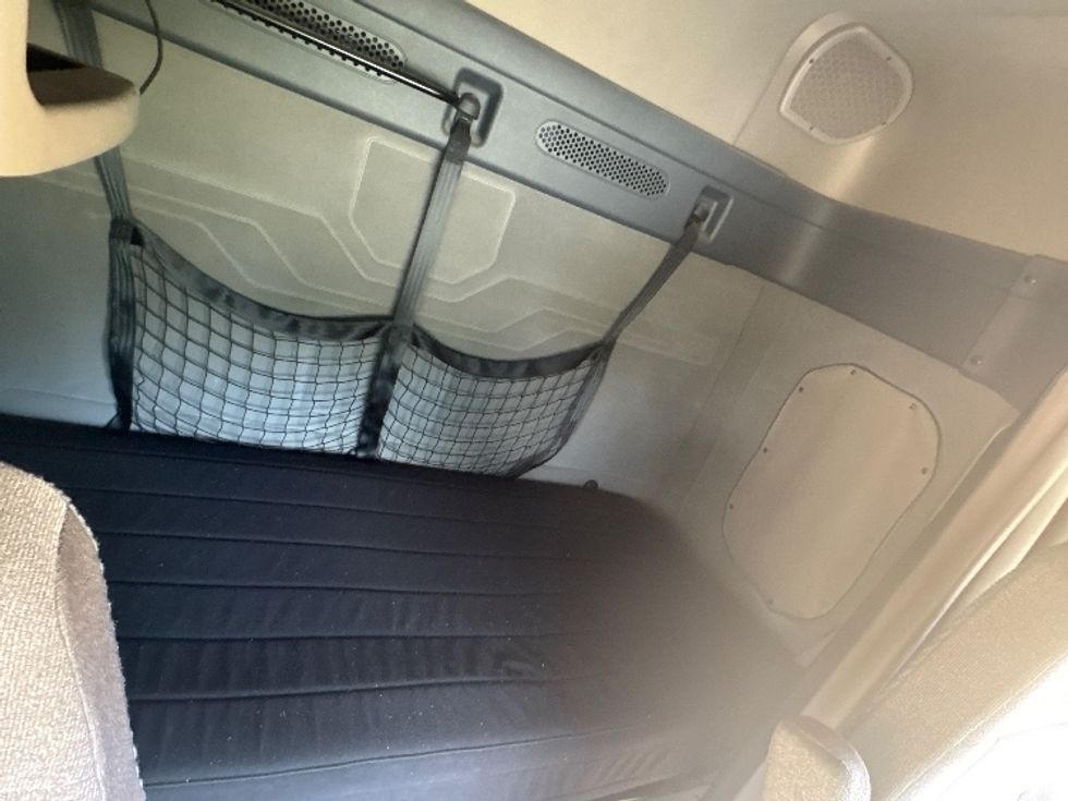 Sleeper Tractor-Heavy Duty Tractors-Freightliner-2019-Cascadia 12564ST-Montgomery-NY-256,296\n\t\tmiles-$ 68,750 - Image 17