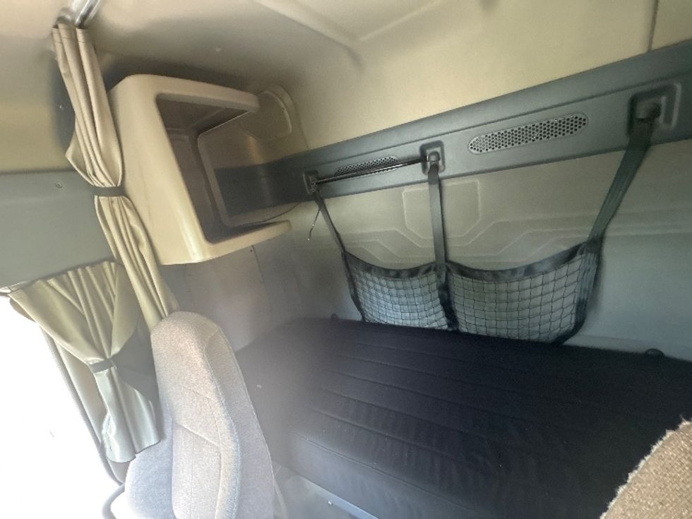 Sleeper Tractor-Heavy Duty Tractors-Freightliner-2019-Cascadia 12564ST-Montgomery-NY-256,296\n\t\tmiles-$ 68,750 - Image 18