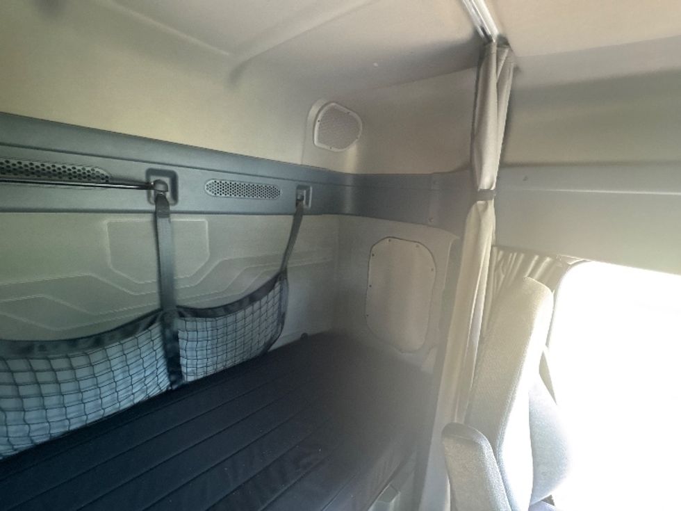 Sleeper Tractor-Heavy Duty Tractors-Freightliner-2019-Cascadia 12564ST-Montgomery-NY-256,296\n\t\tmiles-$ 68,750 - Image 19