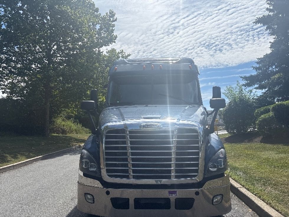 Sleeper Tractor-Heavy Duty Tractors-Freightliner-2019-Cascadia 12564ST-Montgomery-NY-256,296\n\t\tmiles-$ 68,750 - Image 2