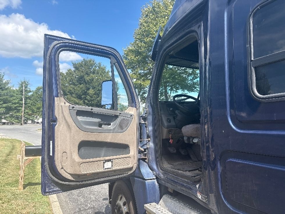 Sleeper Tractor-Heavy Duty Tractors-Freightliner-2019-Cascadia 12564ST-Montgomery-NY-256,296\n\t\tmiles-$ 68,750 - Image 9