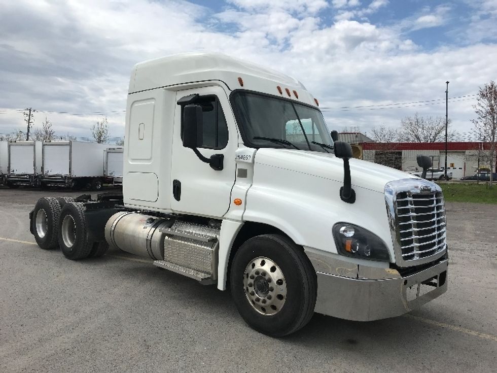 Sleeper Tractor-Heavy Duty Tractors-Freightliner-2019-Cascadia 12564ST-Montreal-PQ-825,016\n\t\tkm-$ 56,250 - Image 1