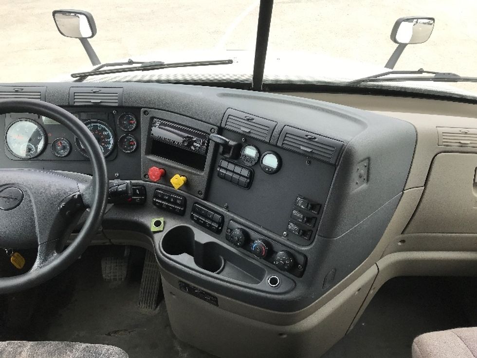 Sleeper Tractor-Heavy Duty Tractors-Freightliner-2019-Cascadia 12564ST-Montreal-PQ-825,016\n\t\tkm-$ 56,250 - Image 12