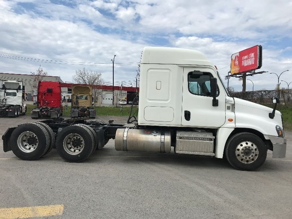 Sleeper Tractor-Heavy Duty Tractors-Freightliner-2019-Cascadia 12564ST-Montreal-PQ-825,016\n\t\tkm-$ 56,250 - Image 8