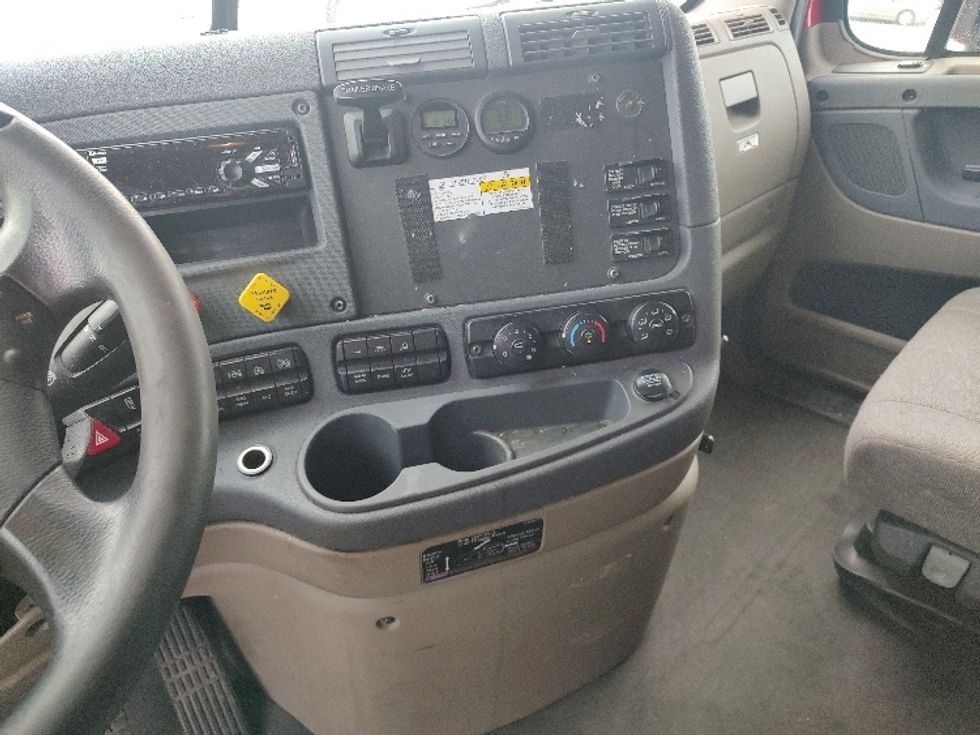 Sleeper Tractor-Heavy Duty Tractors-Freightliner-2019-Cascadia 12564ST-Mount Hope-OH-601,077\n\t\tmiles-$ 51,000 - Image 12