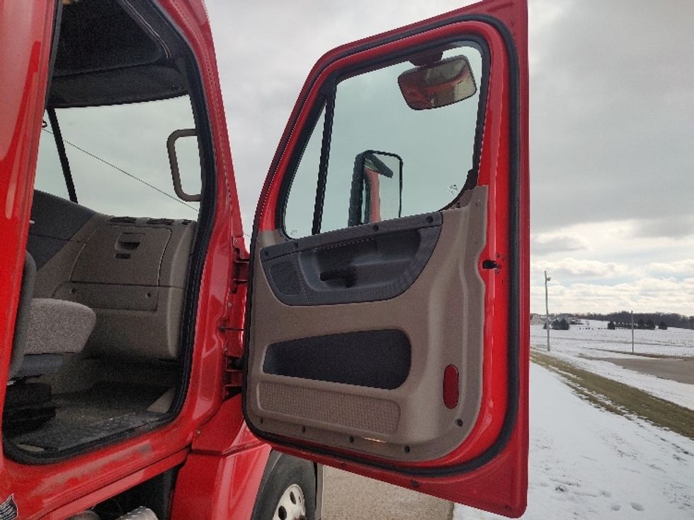 Sleeper Tractor-Heavy Duty Tractors-Freightliner-2019-Cascadia 12564ST-Mount Hope-OH-601,077\n\t\tmiles-$ 51,000 - Image 13