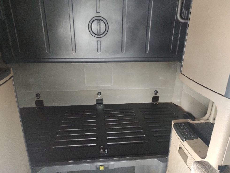 Sleeper Tractor-Heavy Duty Tractors-Freightliner-2019-Cascadia 12564ST-Mount Hope-OH-601,077\n\t\tmiles-$ 51,000 - Image 16