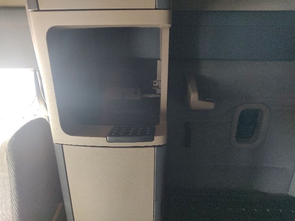 Sleeper Tractor-Heavy Duty Tractors-Freightliner-2019-Cascadia 12564ST-Mount Hope-OH-601,077\n\t\tmiles-$ 51,000 - Image 19