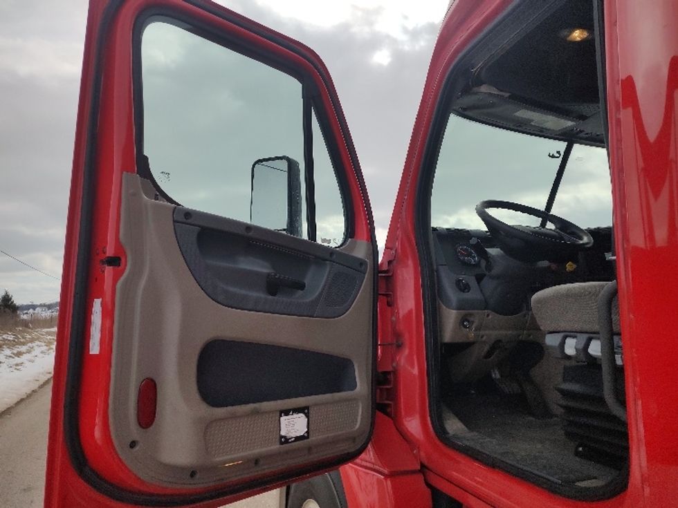 Sleeper Tractor-Heavy Duty Tractors-Freightliner-2019-Cascadia 12564ST-Mount Hope-OH-601,077\n\t\tmiles-$ 51,000 - Image 9