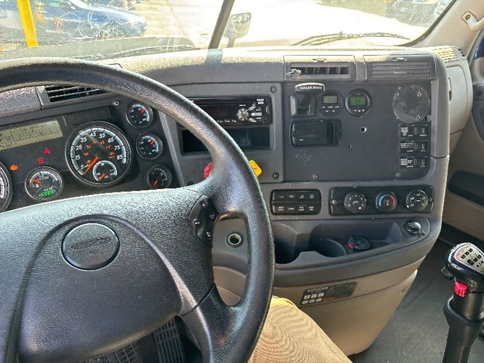 Sleeper Tractor-Heavy Duty Tractors-Freightliner-2019-Cascadia 12564ST-New Castle-DE-618,554\n\t\tmiles-$ 48,750 - Image 10