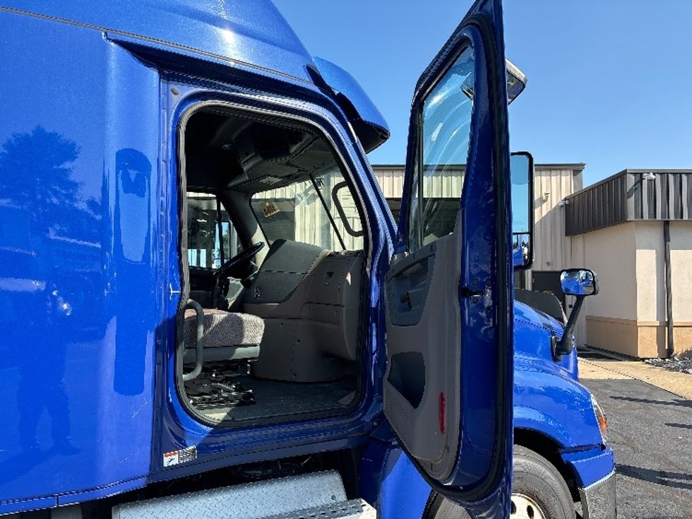 Sleeper Tractor-Heavy Duty Tractors-Freightliner-2019-Cascadia 12564ST-New Castle-DE-618,554\n\t\tmiles-$ 48,750 - Image 11