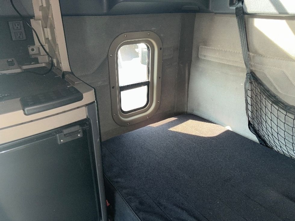 Sleeper Tractor-Heavy Duty Tractors-Freightliner-2019-Cascadia 12564ST-New Castle-DE-618,554\n\t\tmiles-$ 48,750 - Image 17