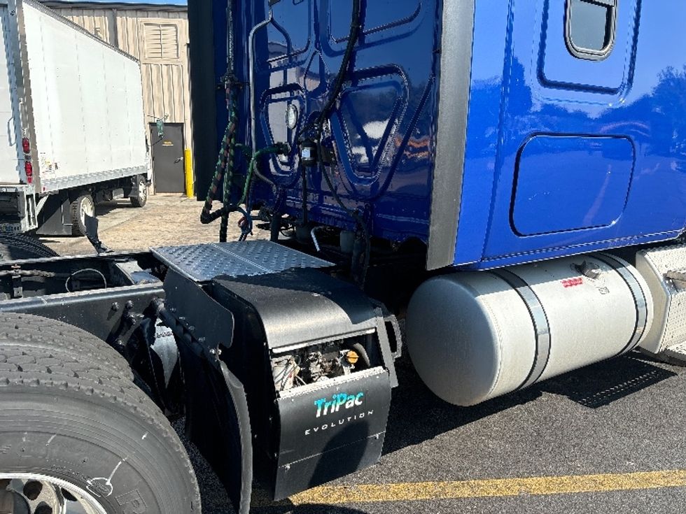 Sleeper Tractor-Heavy Duty Tractors-Freightliner-2019-Cascadia 12564ST-New Castle-DE-618,554\n\t\tmiles-$ 48,750 - Image 19