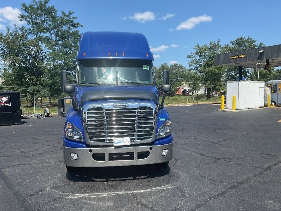 Sleeper Tractor-Heavy Duty Tractors-Freightliner-2019-Cascadia 12564ST-New Castle-DE-618,554\n\t\tmiles-$ 48,750 - Image 2