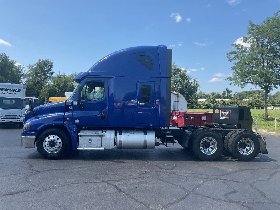 Sleeper Tractor-Heavy Duty Tractors-Freightliner-2019-Cascadia 12564ST-New Castle-DE-618,554\n\t\tmiles-$ 48,750 - Image 3