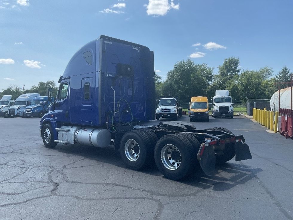 Sleeper Tractor-Heavy Duty Tractors-Freightliner-2019-Cascadia 12564ST-New Castle-DE-618,554\n\t\tmiles-$ 48,750 - Image 4