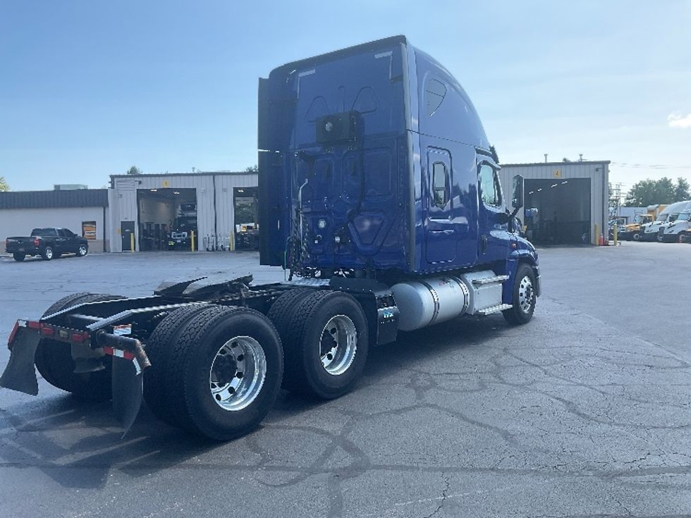 Sleeper Tractor-Heavy Duty Tractors-Freightliner-2019-Cascadia 12564ST-New Castle-DE-618,554\n\t\tmiles-$ 48,750 - Image 6