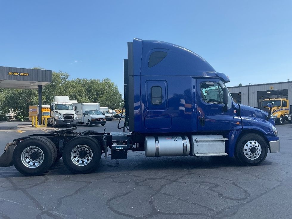 Sleeper Tractor-Heavy Duty Tractors-Freightliner-2019-Cascadia 12564ST-New Castle-DE-618,554\n\t\tmiles-$ 48,750 - Image 7