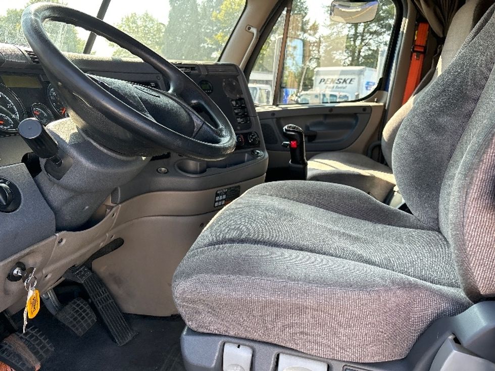 Sleeper Tractor-Heavy Duty Tractors-Freightliner-2019-Cascadia 12564ST-New Castle-DE-618,554\n\t\tmiles-$ 48,750 - Image 8