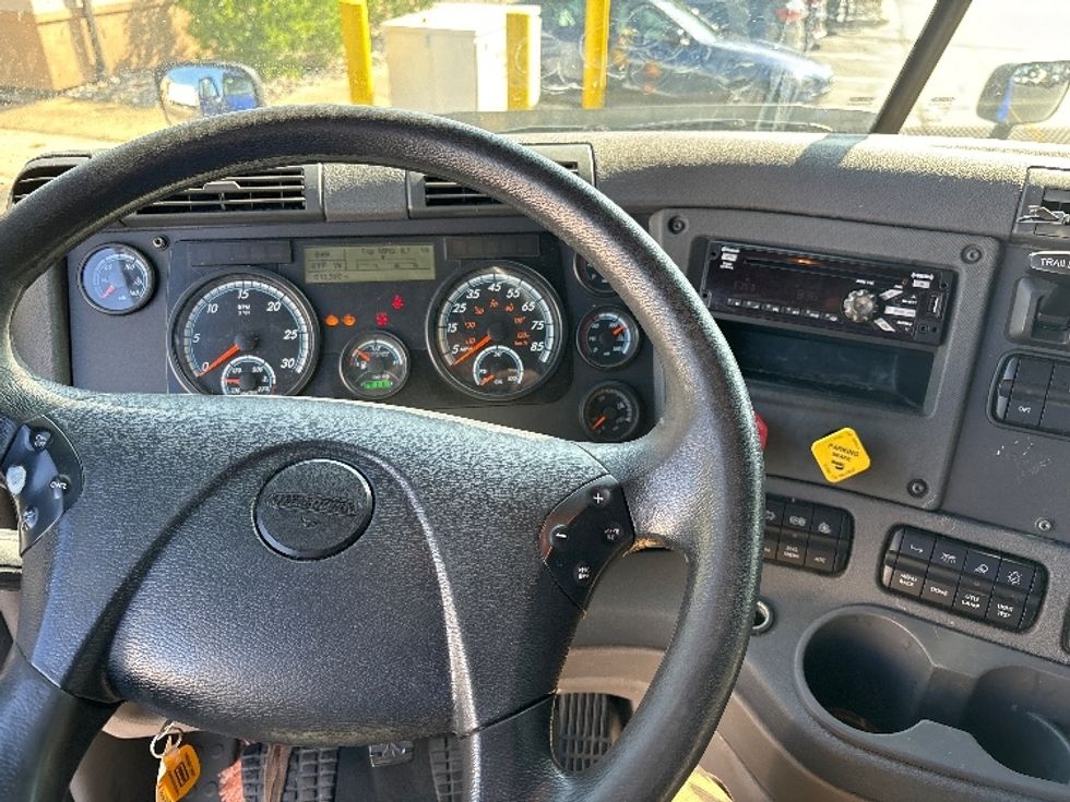 Sleeper Tractor-Heavy Duty Tractors-Freightliner-2019-Cascadia 12564ST-New Castle-DE-618,554\n\t\tmiles-$ 48,750 - Image 9