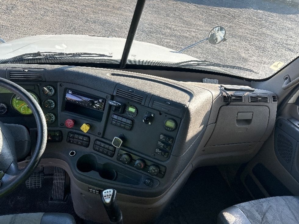 Sleeper Tractor-Heavy Duty Tractors-Freightliner-2019-Cascadia 12564ST-Ocala-FL-386,449\n\t\tmiles-$ 50,000 - Image 12
