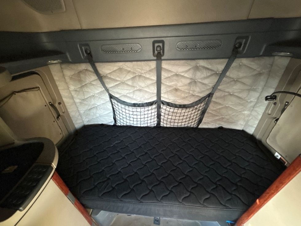 Sleeper Tractor-Heavy Duty Tractors-Freightliner-2019-Cascadia 12564ST-Ocala-FL-386,449\n\t\tmiles-$ 50,000 - Image 17