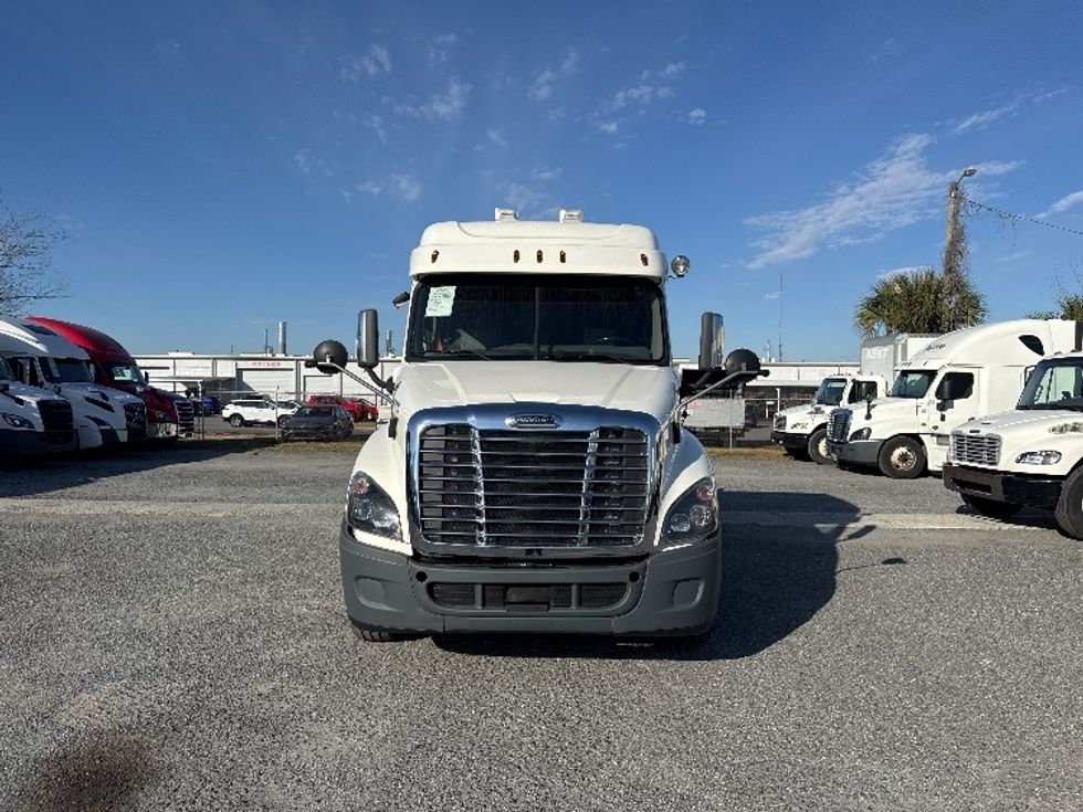Sleeper Tractor-Heavy Duty Tractors-Freightliner-2019-Cascadia 12564ST-Ocala-FL-386,449\n\t\tmiles-$ 50,000 - Image 2