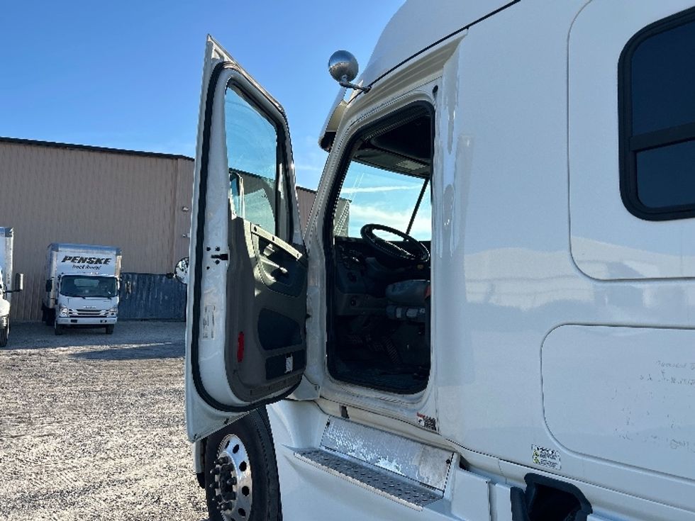 Sleeper Tractor-Heavy Duty Tractors-Freightliner-2019-Cascadia 12564ST-Ocala-FL-386,449\n\t\tmiles-$ 50,000 - Image 9