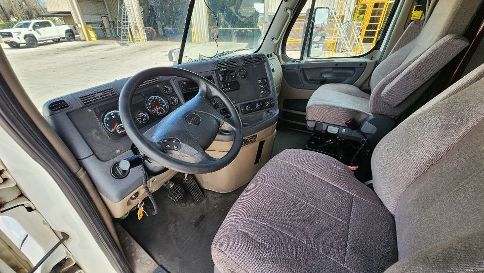 Sleeper Tractor-Heavy Duty Tractors-Freightliner-2019-Cascadia 12564ST-Ocala-FL-476,488\n\t\tmiles-$ 47,750 - Image 10