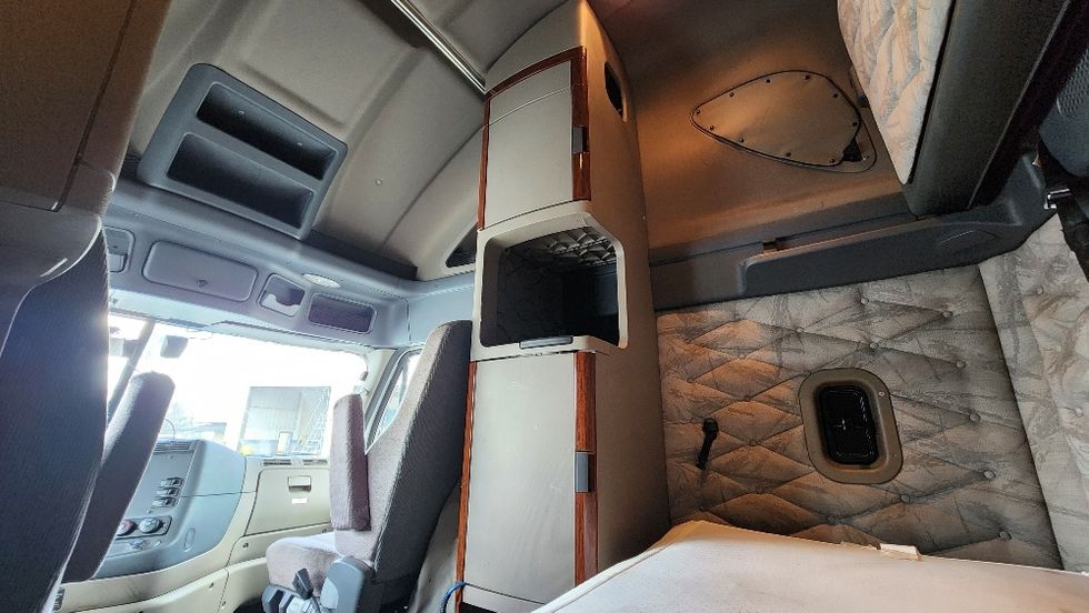 Sleeper Tractor-Heavy Duty Tractors-Freightliner-2019-Cascadia 12564ST-Ocala-FL-476,488\n\t\tmiles-$ 47,750 - Image 19