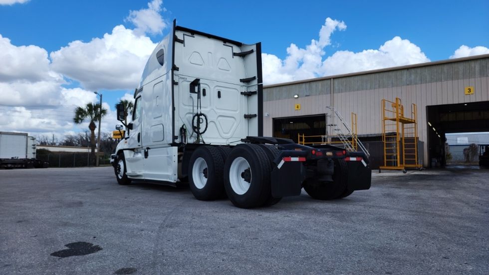 Sleeper Tractor-Heavy Duty Tractors-Freightliner-2019-Cascadia 12564ST-Ocala-FL-476,488\n\t\tmiles-$ 47,750 - Image 5