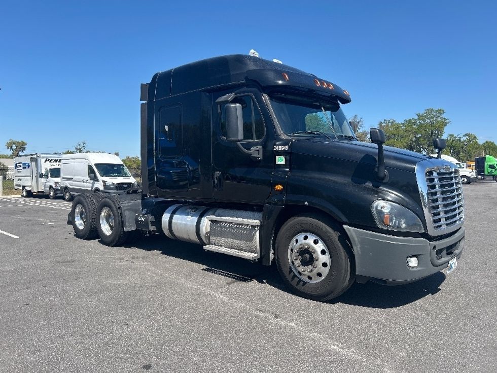 Sleeper Tractor-Heavy Duty Tractors-Freightliner-2019-Cascadia 12564ST-Ocala-FL-736,968\n\t\tmiles-$ 29,750 - Image 1