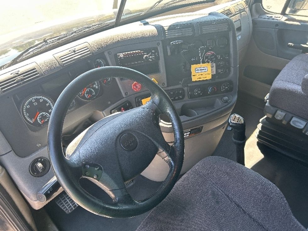 Sleeper Tractor-Heavy Duty Tractors-Freightliner-2019-Cascadia 12564ST-Ocala-FL-736,968\n\t\tmiles-$ 29,750 - Image 10