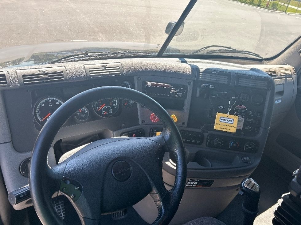 Sleeper Tractor-Heavy Duty Tractors-Freightliner-2019-Cascadia 12564ST-Ocala-FL-736,968\n\t\tmiles-$ 29,750 - Image 11