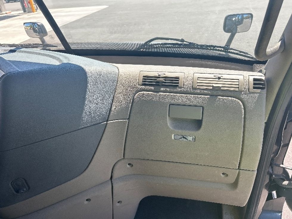 Sleeper Tractor-Heavy Duty Tractors-Freightliner-2019-Cascadia 12564ST-Ocala-FL-736,968\n\t\tmiles-$ 29,750 - Image 14