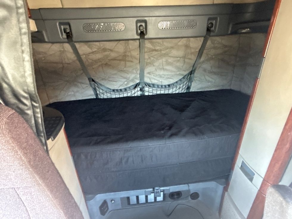 Sleeper Tractor-Heavy Duty Tractors-Freightliner-2019-Cascadia 12564ST-Ocala-FL-736,968\n\t\tmiles-$ 29,750 - Image 16