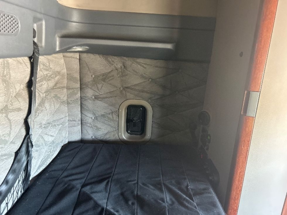 Sleeper Tractor-Heavy Duty Tractors-Freightliner-2019-Cascadia 12564ST-Ocala-FL-736,968\n\t\tmiles-$ 29,750 - Image 18