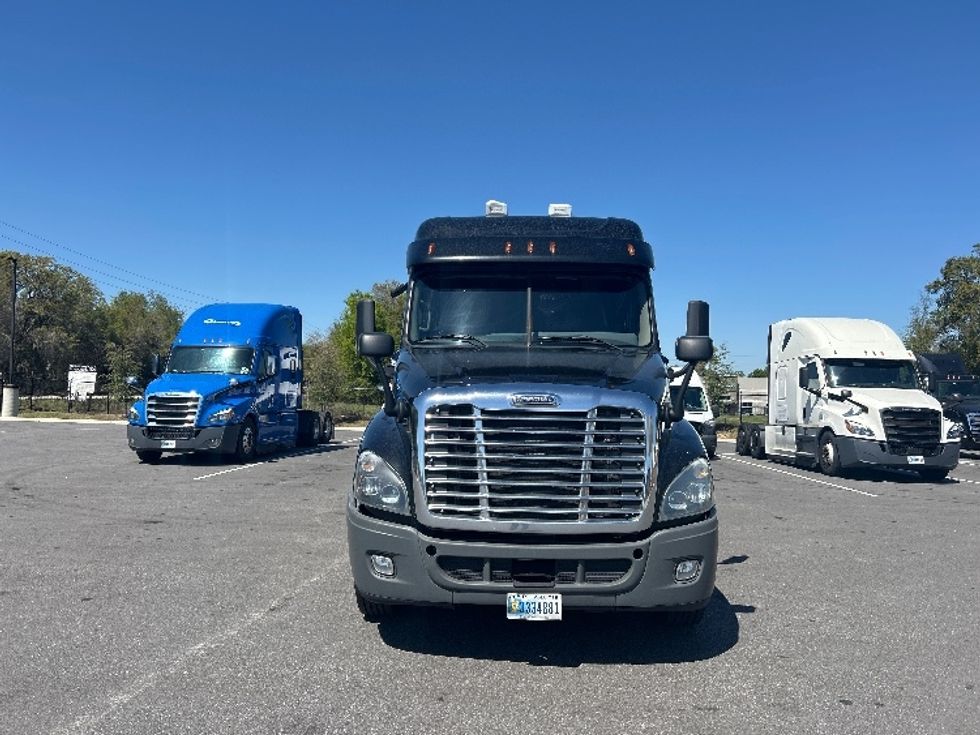Sleeper Tractor-Heavy Duty Tractors-Freightliner-2019-Cascadia 12564ST-Ocala-FL-736,968\n\t\tmiles-$ 29,750 - Image 2